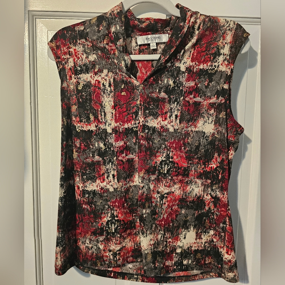 Stunning Sleeveless Blouse